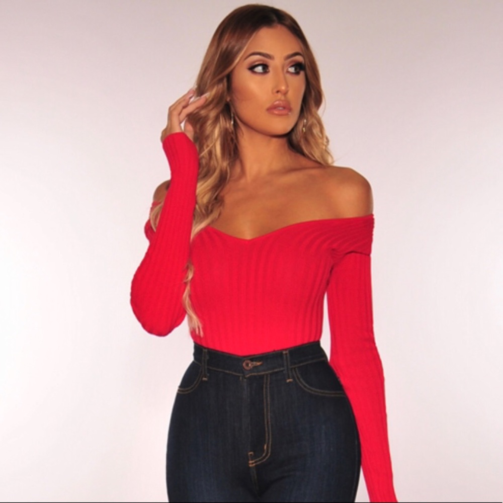 Hera Collection Ribbed off the shoulder bodysuit